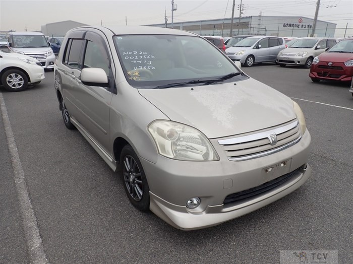 2004 Toyota Raum