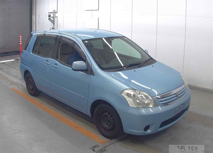 2004 Toyota Raum