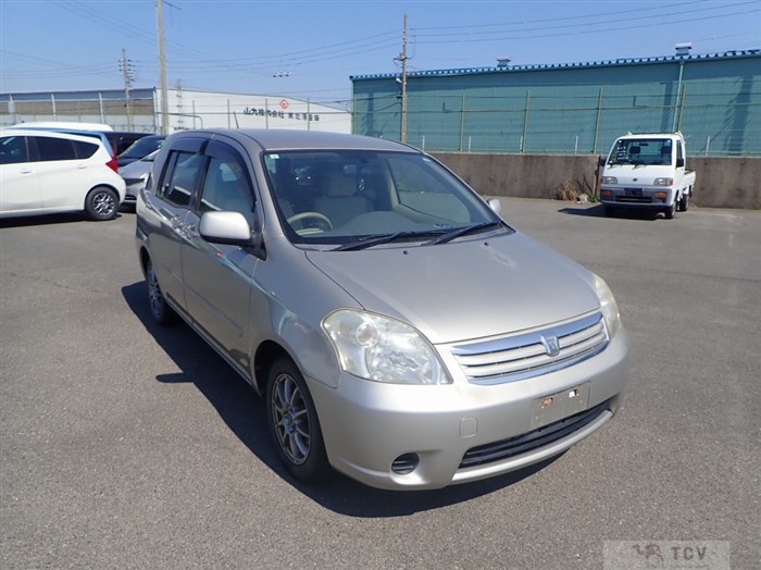 2004 Toyota Raum