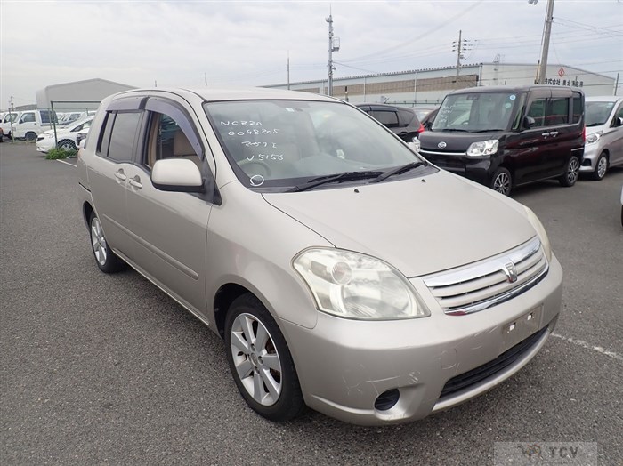 2004 Toyota Raum