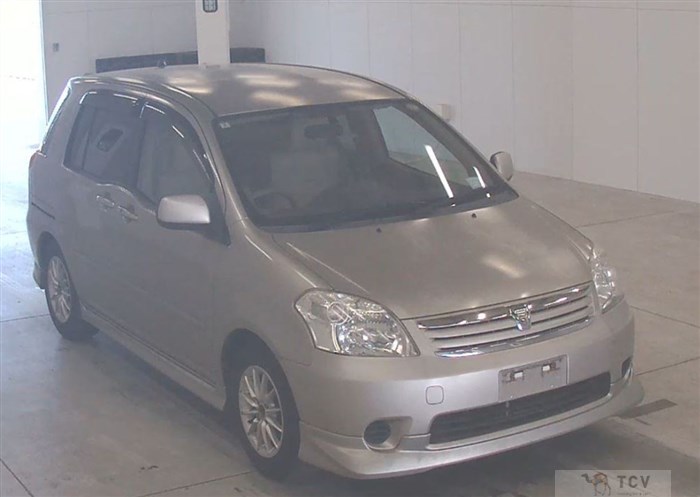2004 Toyota Raum