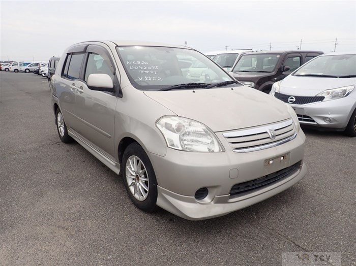 2004 Toyota Raum