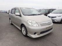 2004 Toyota Raum
