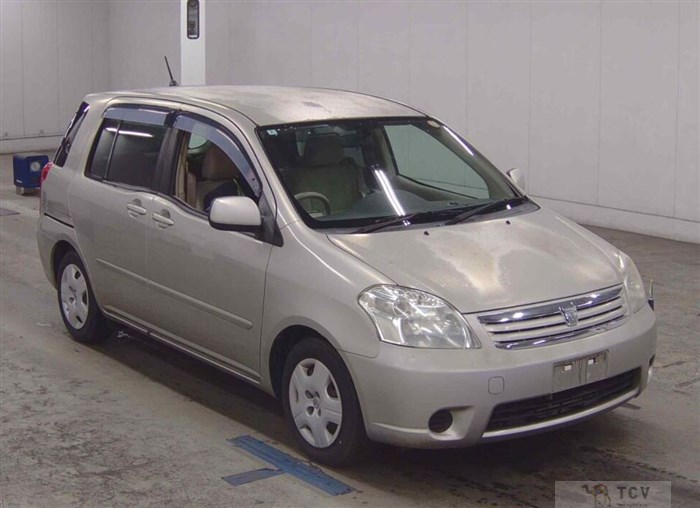2004 Toyota Raum
