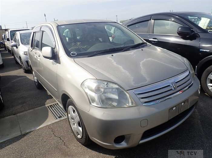 2004 Toyota Raum