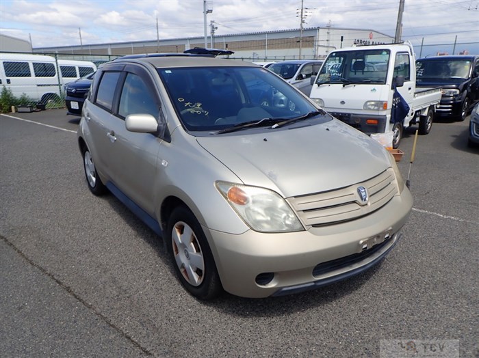 2003 Toyota IST