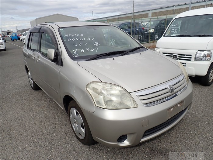 2005 Toyota Raum