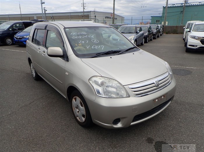 2005 Toyota Raum