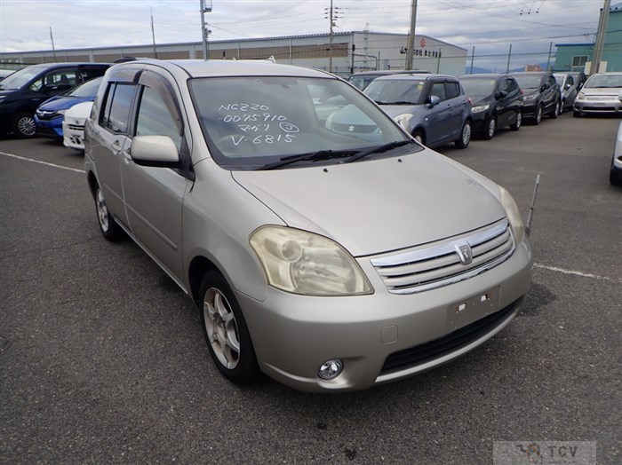2005 Toyota Raum