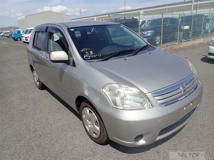 2005 Toyota Raum
