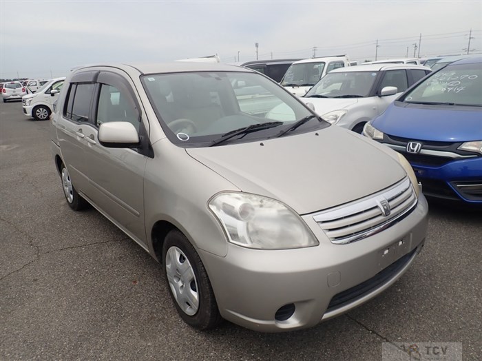 2003 Toyota Raum