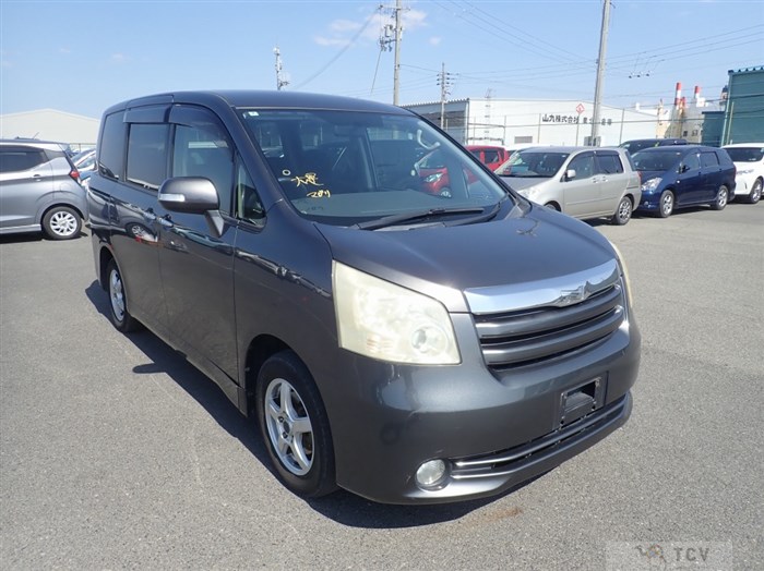 2010 Toyota Noah