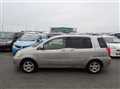 2005 Toyota Raum