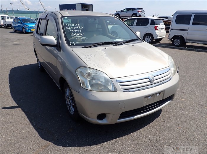 2004 Toyota Raum