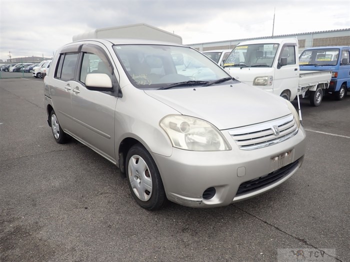 2005 Toyota Raum