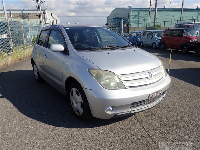 2005 Toyota IST