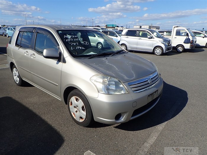 2004 Toyota Raum