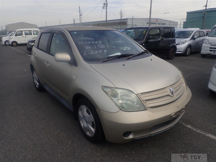 2004 Toyota IST